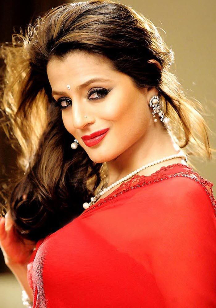 Ameesha Patel: Most Attractive Actress - Wiki Bio, Wallpaper and Video